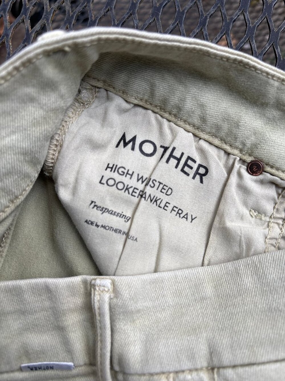 MOTHER High Waisted Looker Fray Jeans – Size 28 – Olive Green - Picture 13 of 14